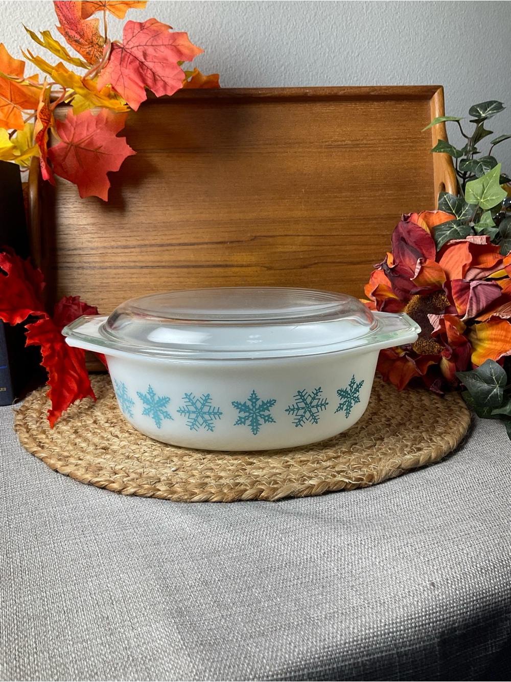 Vintage Pyrex Turquoise Snowflake 1.5 Qt Casserole Dish With Lid